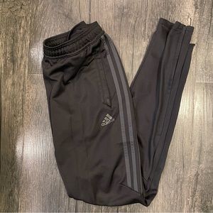 Adidas climacool sweatpants with zipper pockets size Small in black